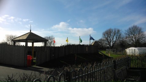 DSC_0127.jpg Cavell fort and allotment